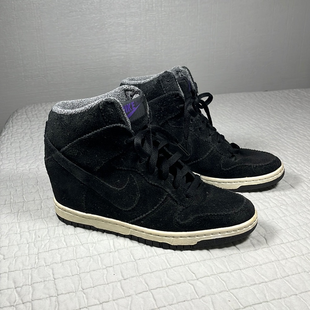 Nike Women’s Dunk Sky High Essential Black Athletic High Top Hidden Wedge, 7.5